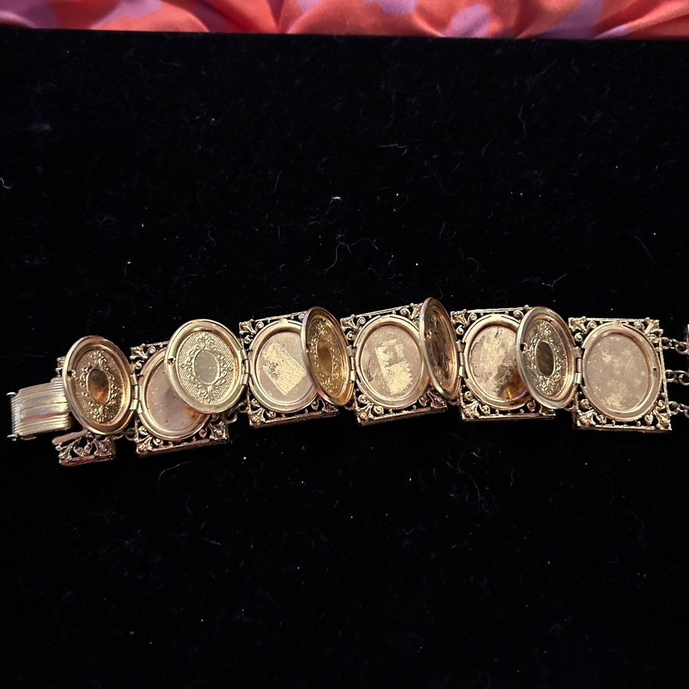 ART CO. locket bracelet gold tone . - Picture 3 of 9